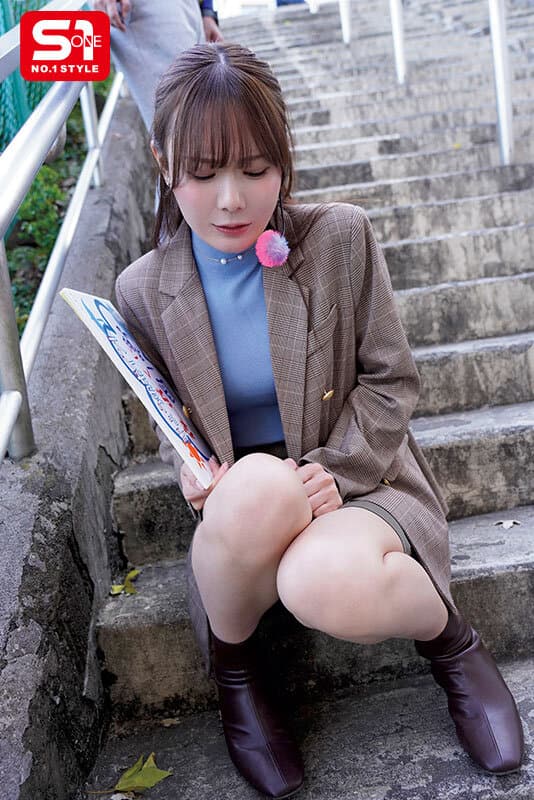 周りに人がいるから恥ずかしい！けど…気持ち良すぎてイッちゃう！ こんなキレイな女子だからこそ極限まで下品に大羞恥イカセ50シチュエーション（電車・教室・会社・テレビ局等）8時間のサンプル画像