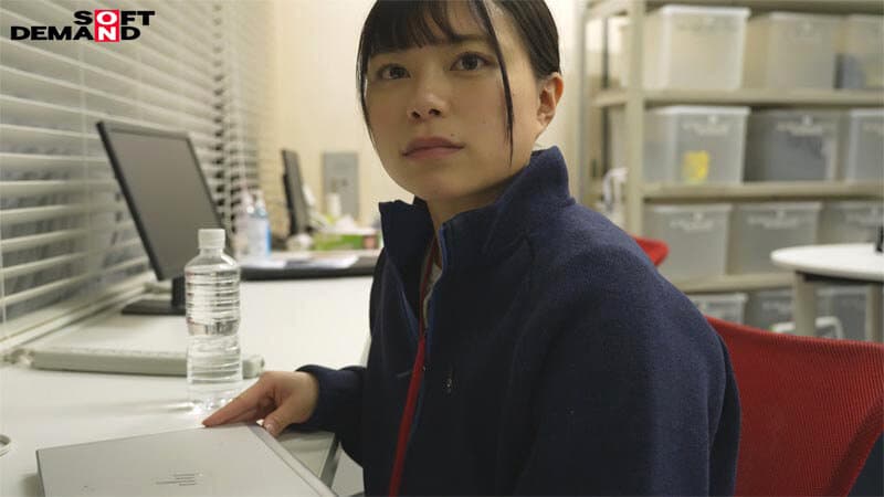 SOD女子社員 AV出演業務 制作部 中途1年目 岡島明来(24) 初客観単体SEX 平日昼間社内連れ回し声ガマンSEX おもちゃオナニー イカされまくり初4P 公開全裸挨拶のサンプル画像