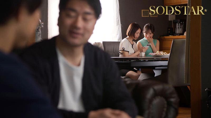 スワッピング趣味の変態夫婦にNTR性癖を植えつけられる!純粋ウブな庶民妻を金持ち夫妻に貸出したことでインモラルな快楽に沼ってしまう 小湊よつ葉のサンプル画像