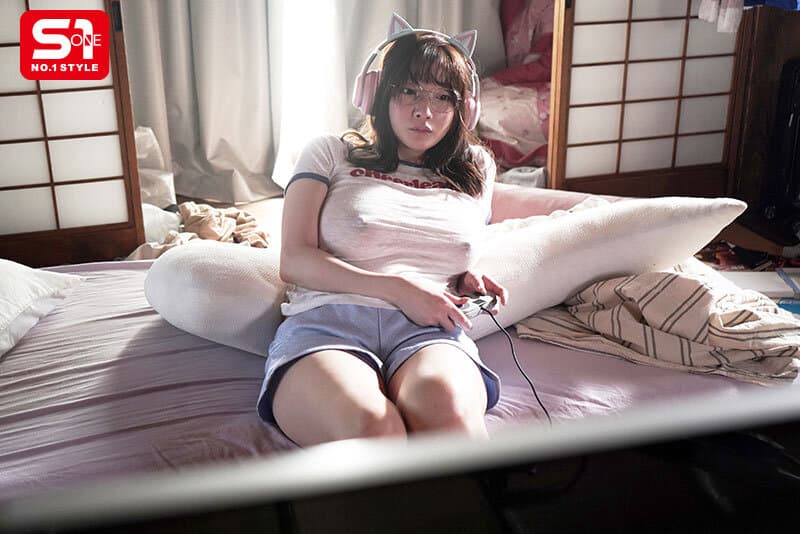 10年ぶりに帰省した実家に引きこもるアラサーニート姉がだらしなさ過ぎてシコい 鷲尾めいのサンプル画像
