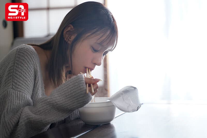 年末年始、古い学生寮で女学生とおじさん管理人が2人きり…禁断シチュに欲情した中年ち●ぽと寂しさ埋めたい若い少女おま●こは相性良すぎて合体し続けた。 兒玉七海のサンプル画像
